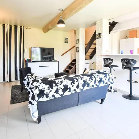 2 Bedroom Gorgeous In * Le Mesnil-Esnard